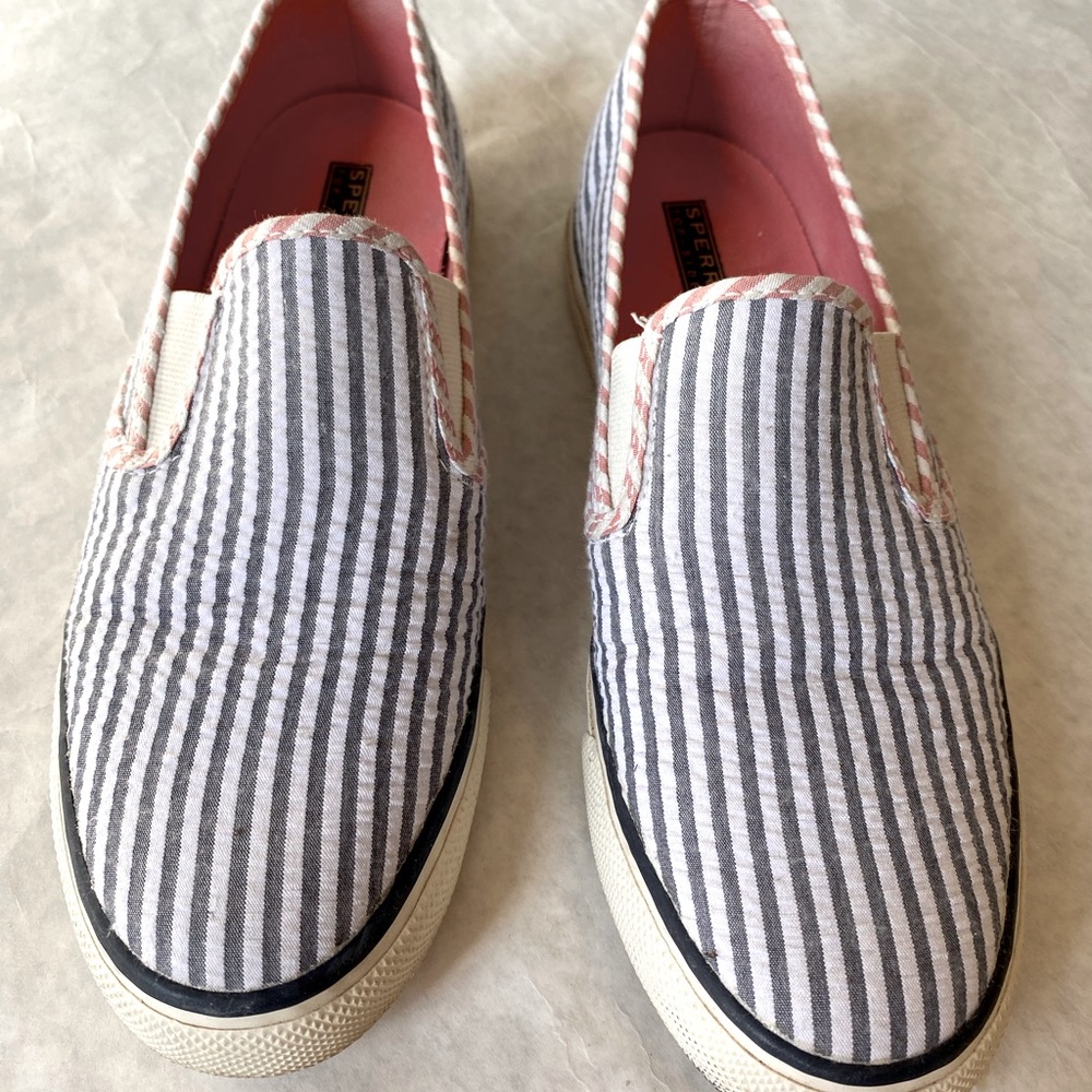 SPERRY sz 10  Striped Seaside  Slip On